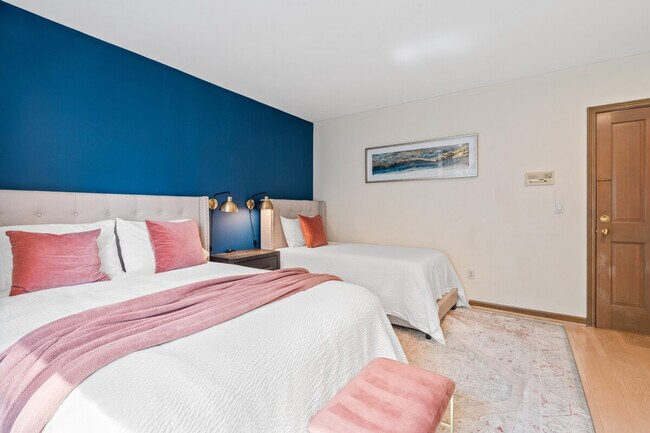 Building Photo - 6408 E Mercer Way