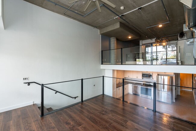 Primary Photo - +++ LOOK NO FURTHER STUNNING 1BD LOFT WITH...