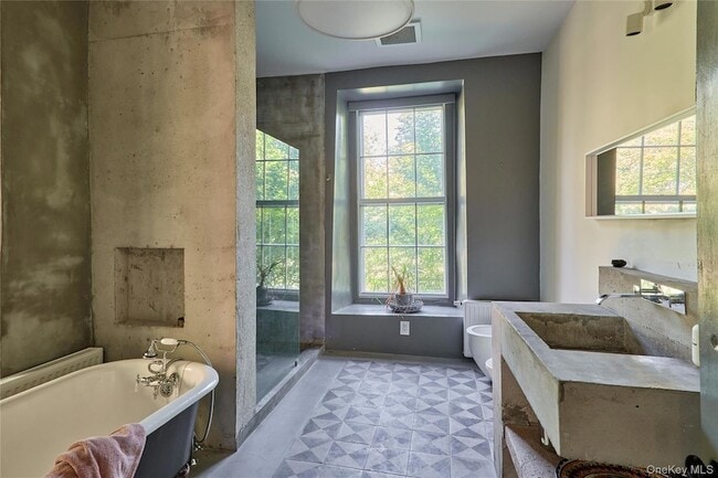 Building Photo - 1883 NY-213