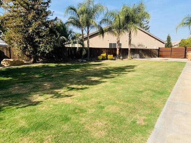 Building Photo - 11707 Christmas Rose Dr