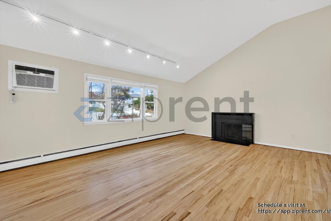 Building Photo - 68 Lyman Rd