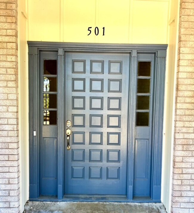 Building Photo - Corner lot in Huntleigh Woods