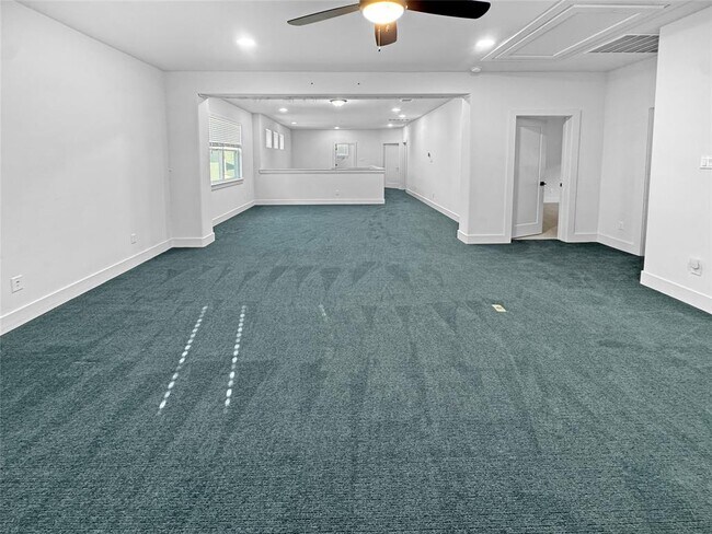 Building Photo - 1220 Westborough Ln