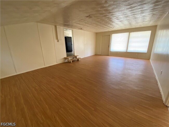 Building Photo - 7656 Hart Dr