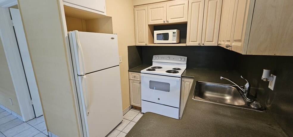 Building Photo - 2211 Lincoln St