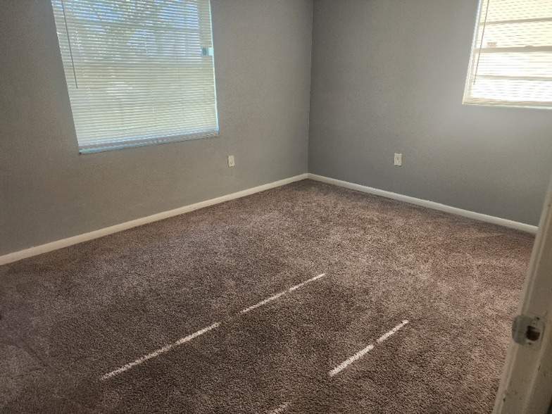 Building Photo - 2118 Navel Cir S