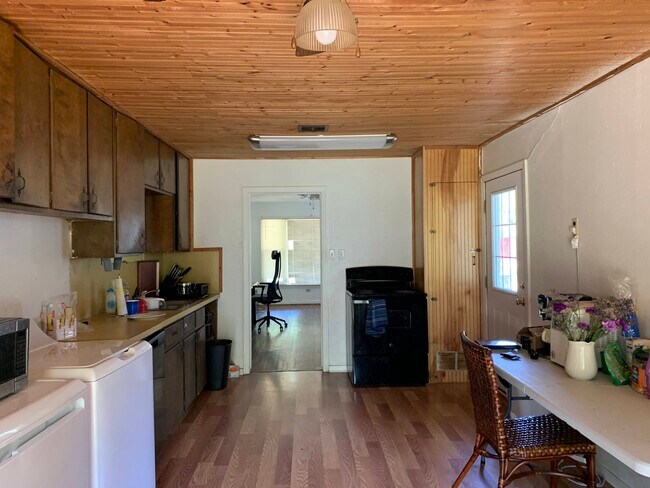 Building Photo - 3708 Pine Ave