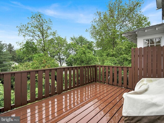 Building Photo - 3 Bells Mill Rd