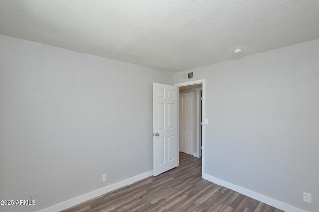 Building Photo - 6044 N 21st Ave
