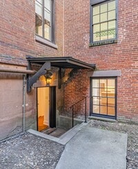 Building Photo - Renovated 2 Bedroom Carriage house off Lafayette Square
