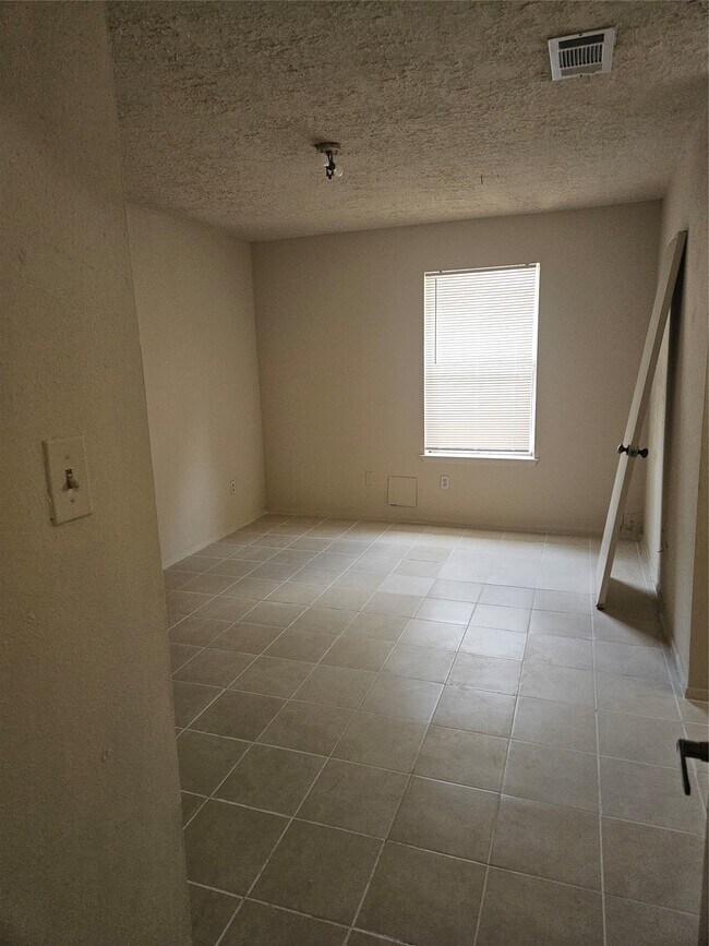 Building Photo - 18539 Lippizaner Dr