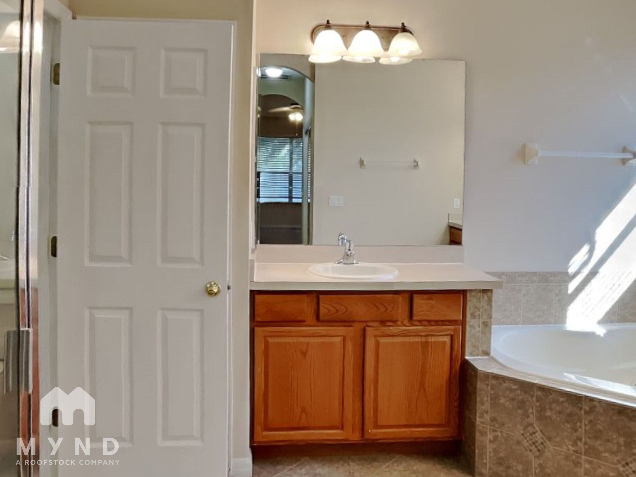 Building Photo - 927 Meadow Glade Dr