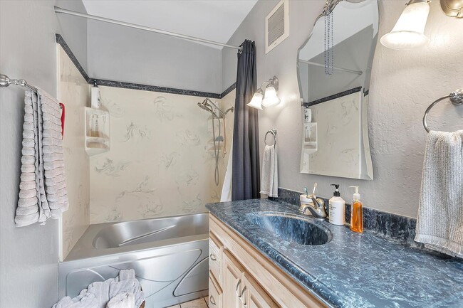 Building Photo - Gorgeous Vibrant Home In Santa Clara