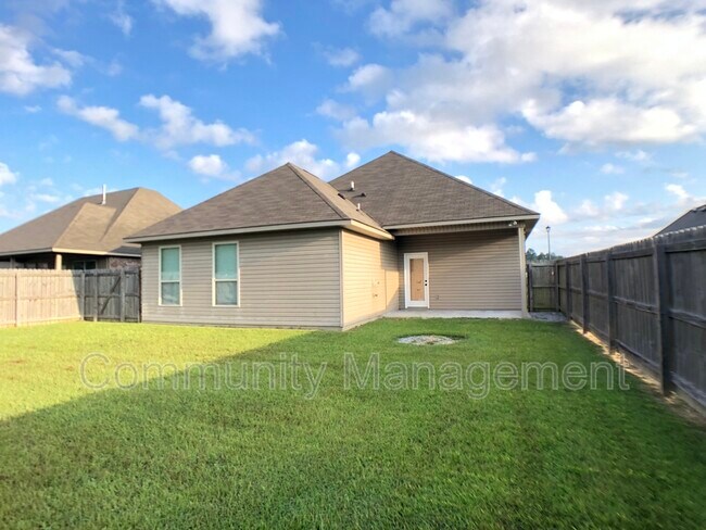 Building Photo - 13838 Ponderosa Dr