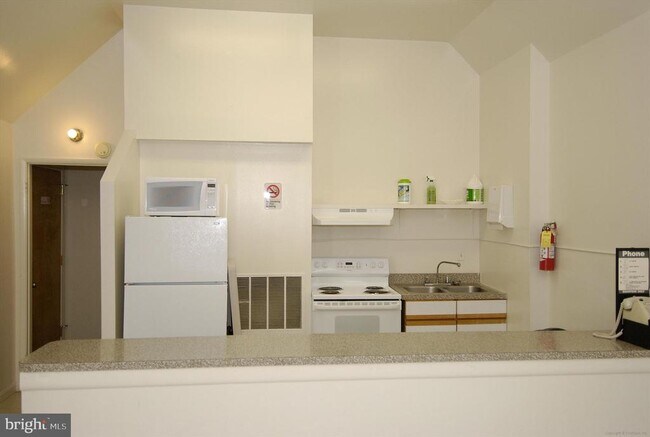 Building Photo - 5909 Quantrell Ave