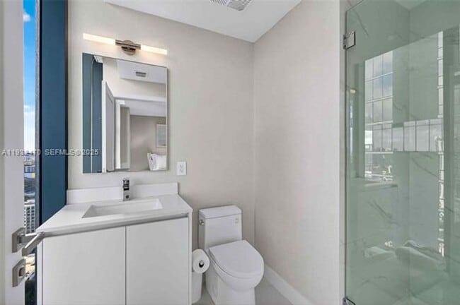 Building Photo - 700 NE 24th St