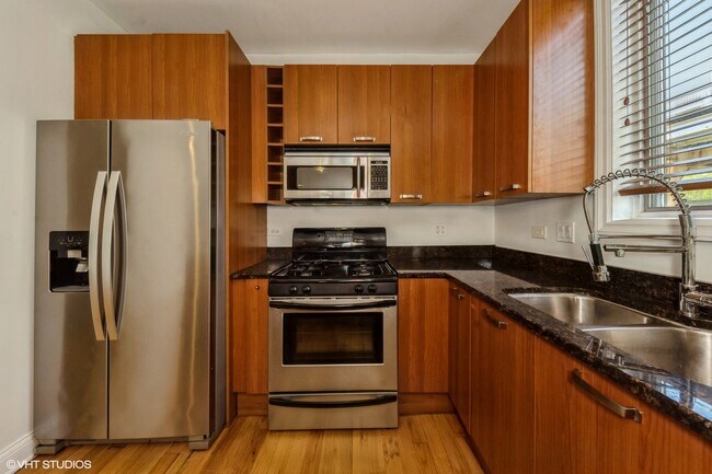 Building Photo - 4012 S Indiana Ave