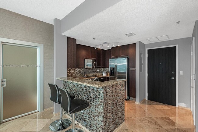 Building Photo - 6515 Collins Ave
