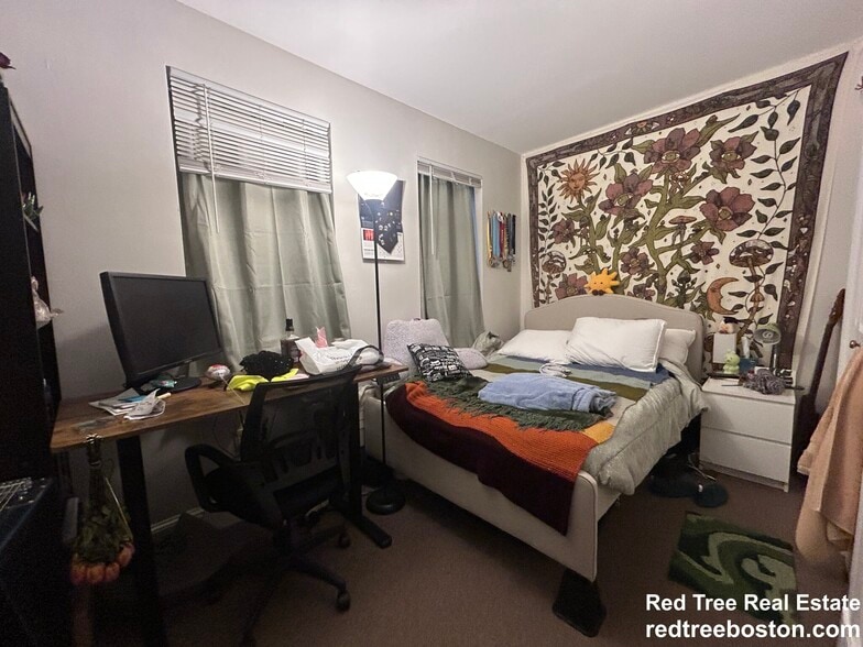 Building Photo - 822 Beacon St