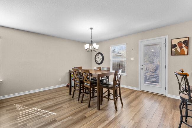 Building Photo - 1915 Overlook Knoll