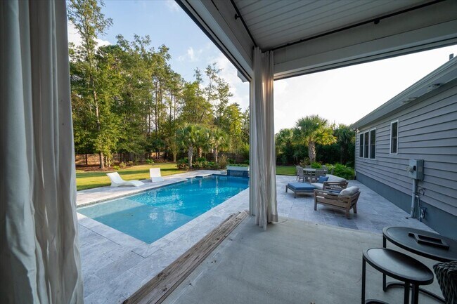 Building Photo - 1005 Mt Whitney Dr