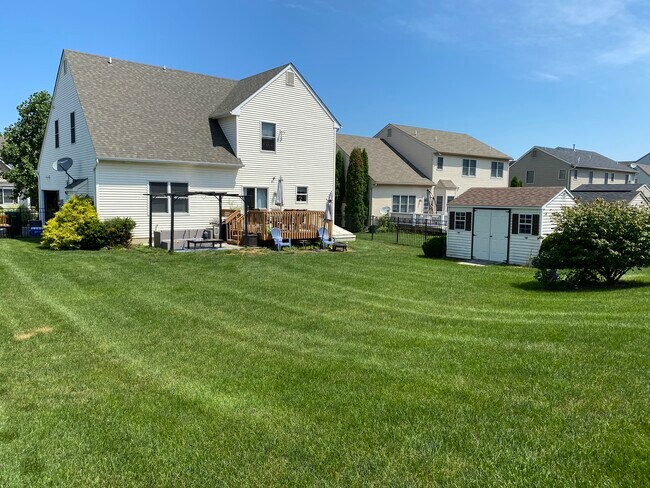 Building Photo - 30 Millbrook Court