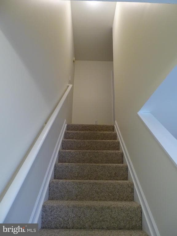 Building Photo - 10 Fairview Ave