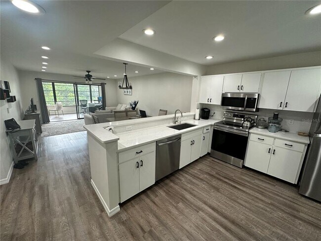 Building Photo - 619 Spring Lakes Blvd