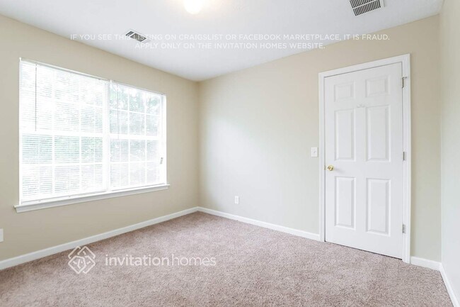 Building Photo - 210 Promenade Way SW