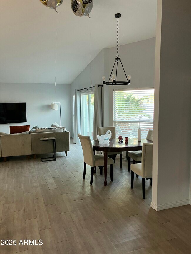Building Photo - 303 W Fellars Dr
