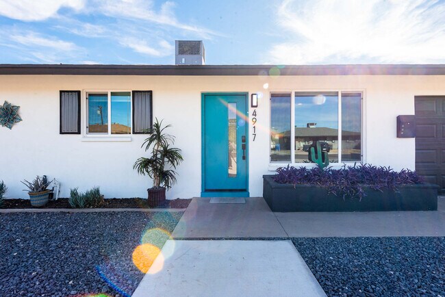 Building Photo - 4917 E Granada Rd