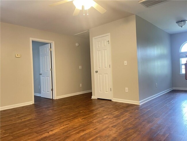 Building Photo - 385 Blackwood Ln