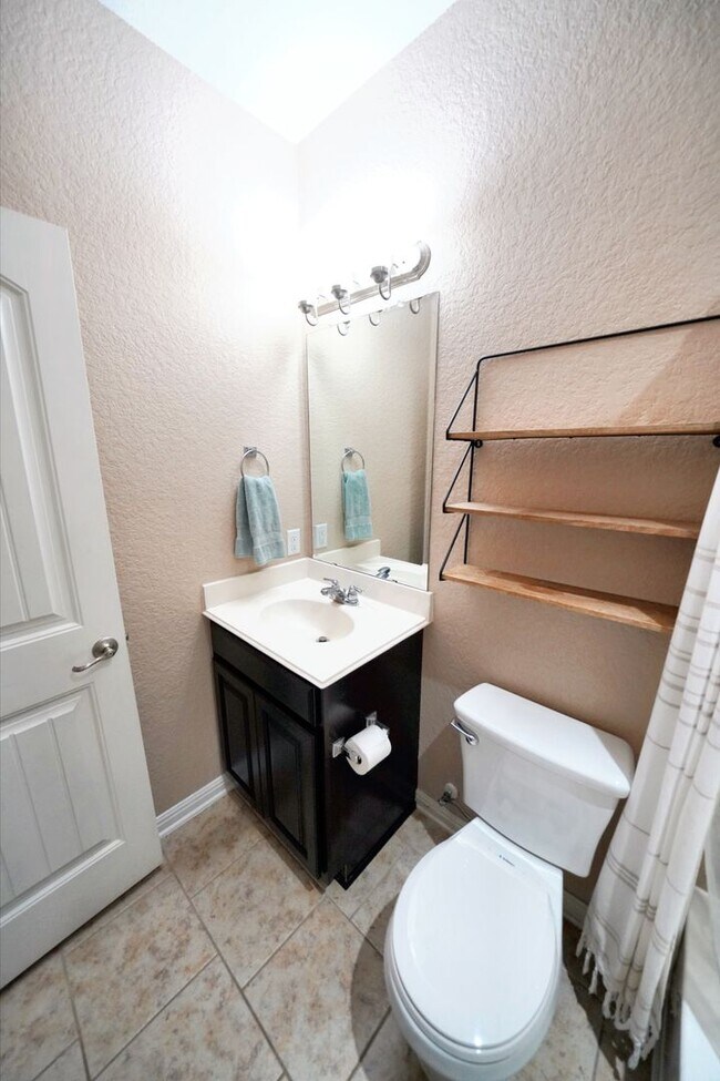 Building Photo - Executive 5-Bedroom Home in Coveted Crossvine Subdivision - Realtor Commission: $750