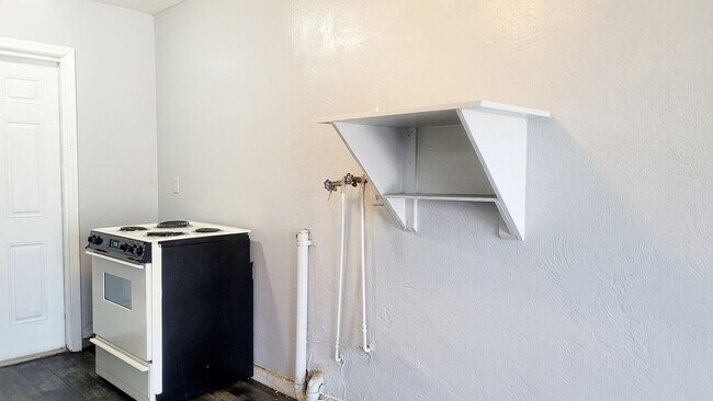 Building Photo - Charles Street Apartments 2
