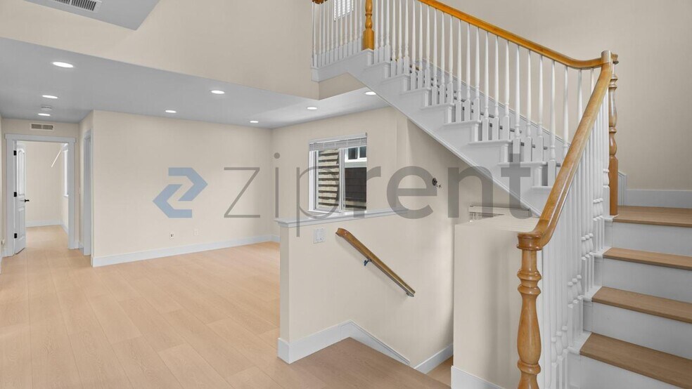 Building Photo - Unit