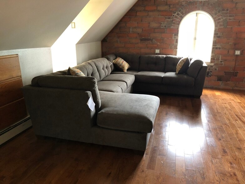 Building Photo - 13 S Linn St