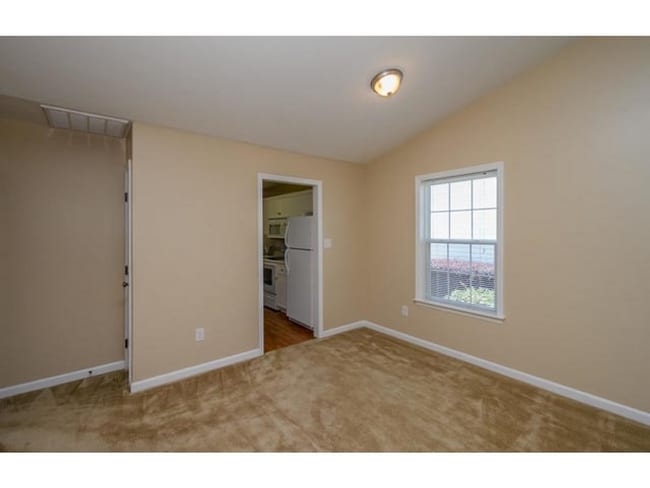 Building Photo - End-unit 2 Bed / 2 Bath Townhome with LVP Floors & washer/dryer included