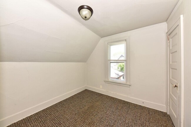Building Photo - 2932 N Holton St