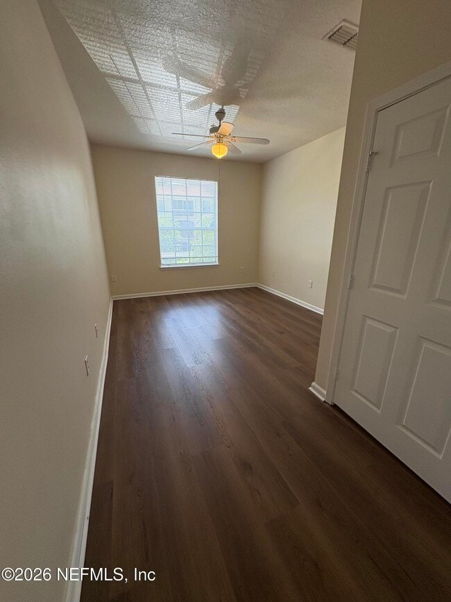Building Photo - 10550 Baymeadows Rd