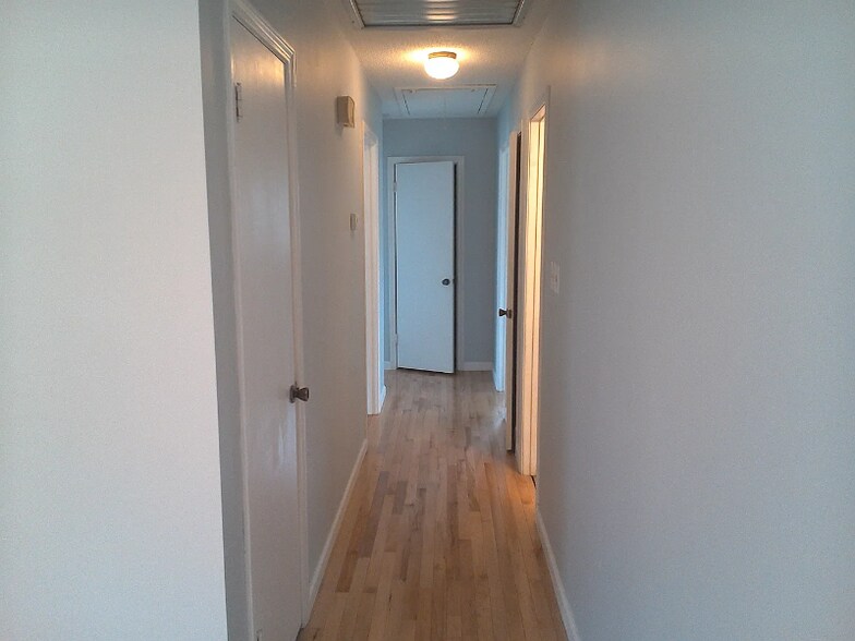 Building Photo - 4930 Candlewyck Ln