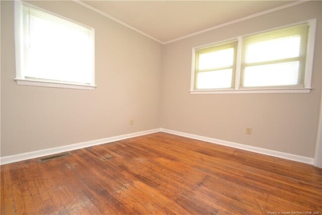 Building Photo - 717 Friar Tuck Rd