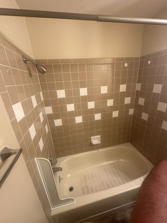 Building Photo - 4885 Basswood Dr