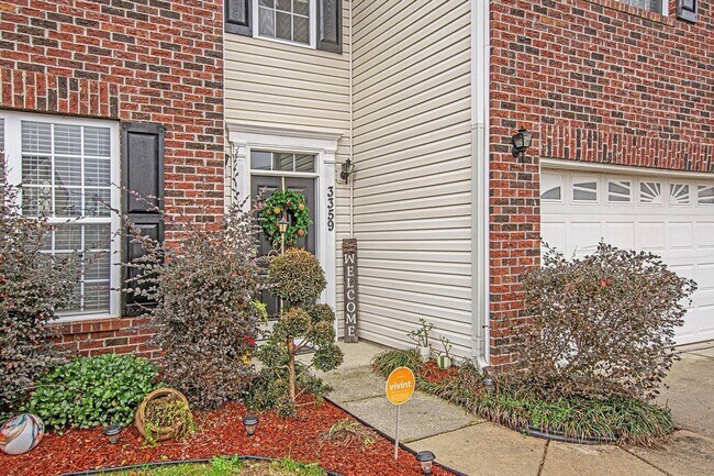 Building Photo - Comfort, Space & Convenience in Summerville