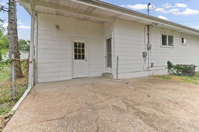 Building Photo - 2615 Flamingo Dr