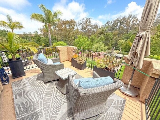 Building Photo - 5881 Capilano Dr