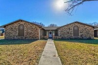 Building Photo - 905 NE Dove Ln