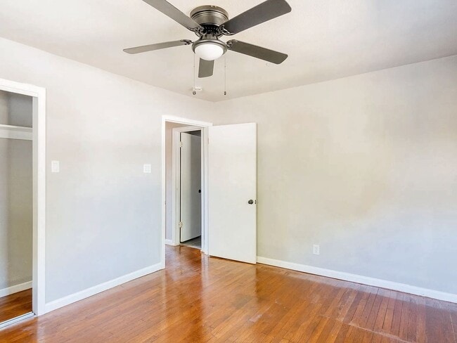 Building Photo - 4200 Kenwood Ct