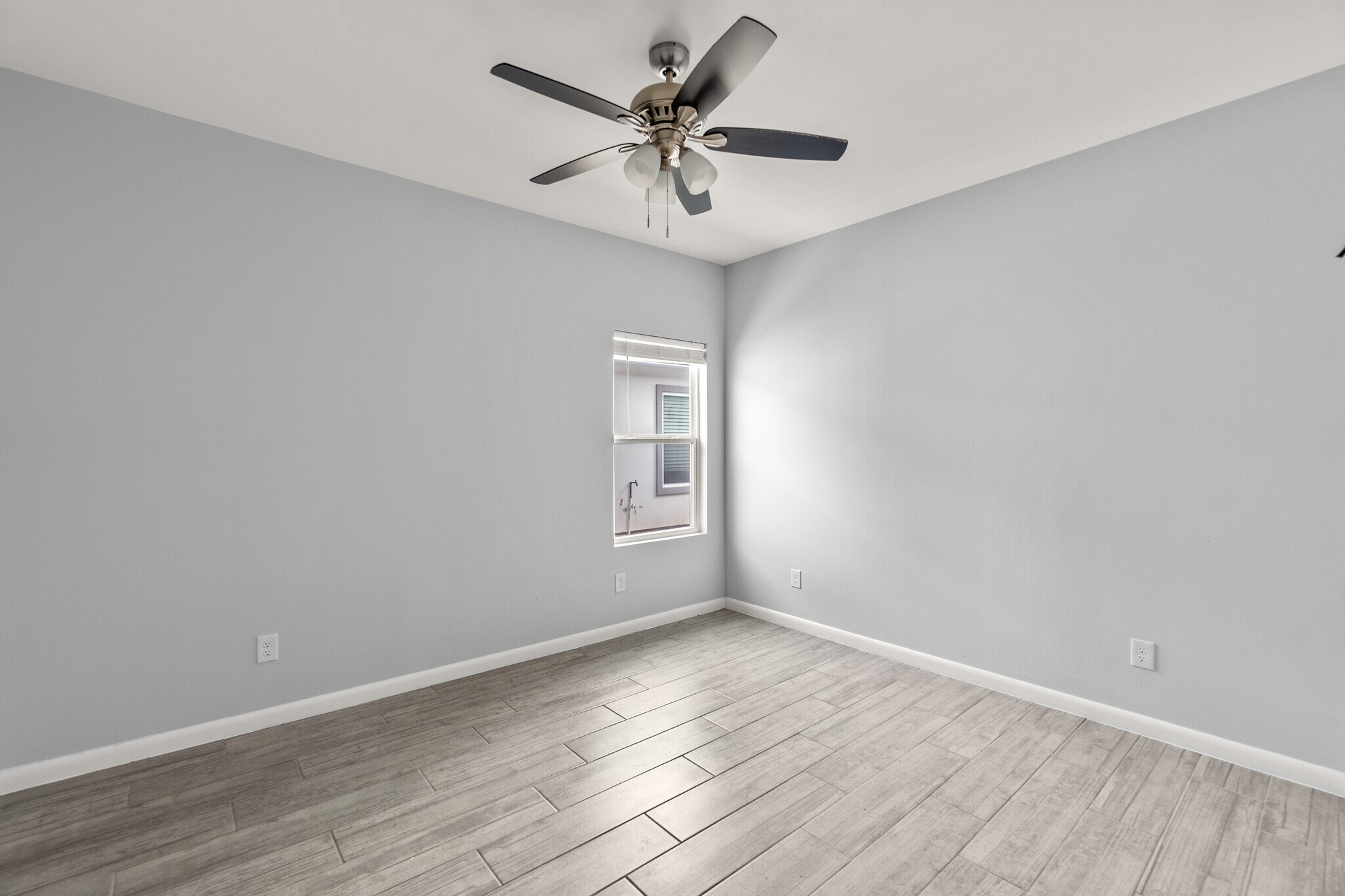 Building Photo - 11018 N 33rd Ln