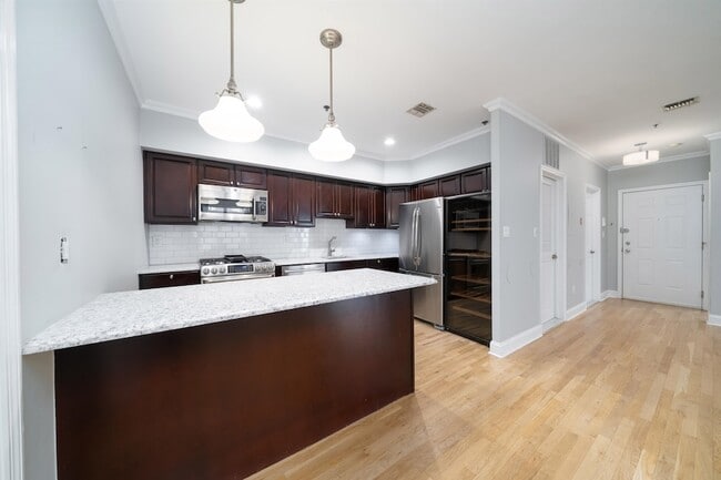 Building Photo - 452 2nd St