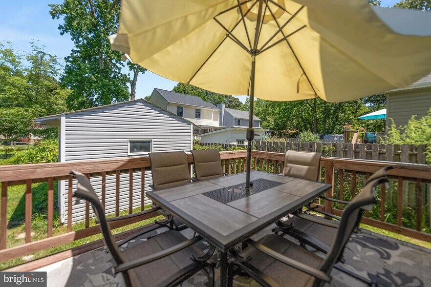 Building Photo - 1196 Spruce Ave